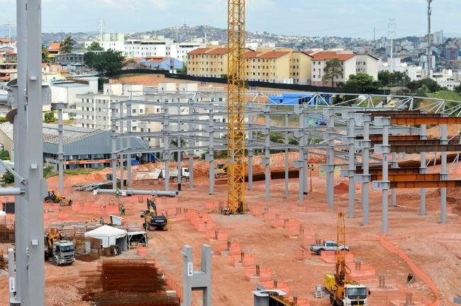 Arena MRV completa um ano de obras neste 20 de abril de 2021. Veja como est� o andamento da constru��o do est�dio do Atl�tico, que tem previs�o de ficar pronto em outubro de 2022. Ser�o 46 mil lugares, 2.333 vagas de estacionamento, 40 bares e 80 camarotes. O empreendimento fica no bairro Calif�rnia, em Belo Horizonte. (Fotos de Gladyston Rodrigues/EM/D. A Press)