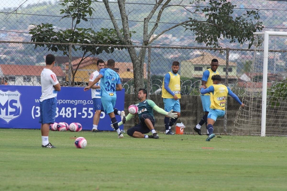 Imagens do treino do Cruzeiro nesta segunda-feira, 19 de fevereiro, na Toca da Raposa II