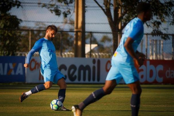Cruzeiro encerrou preparao para jogo com Palmeiras em treino fechado na Toca da Raposa II