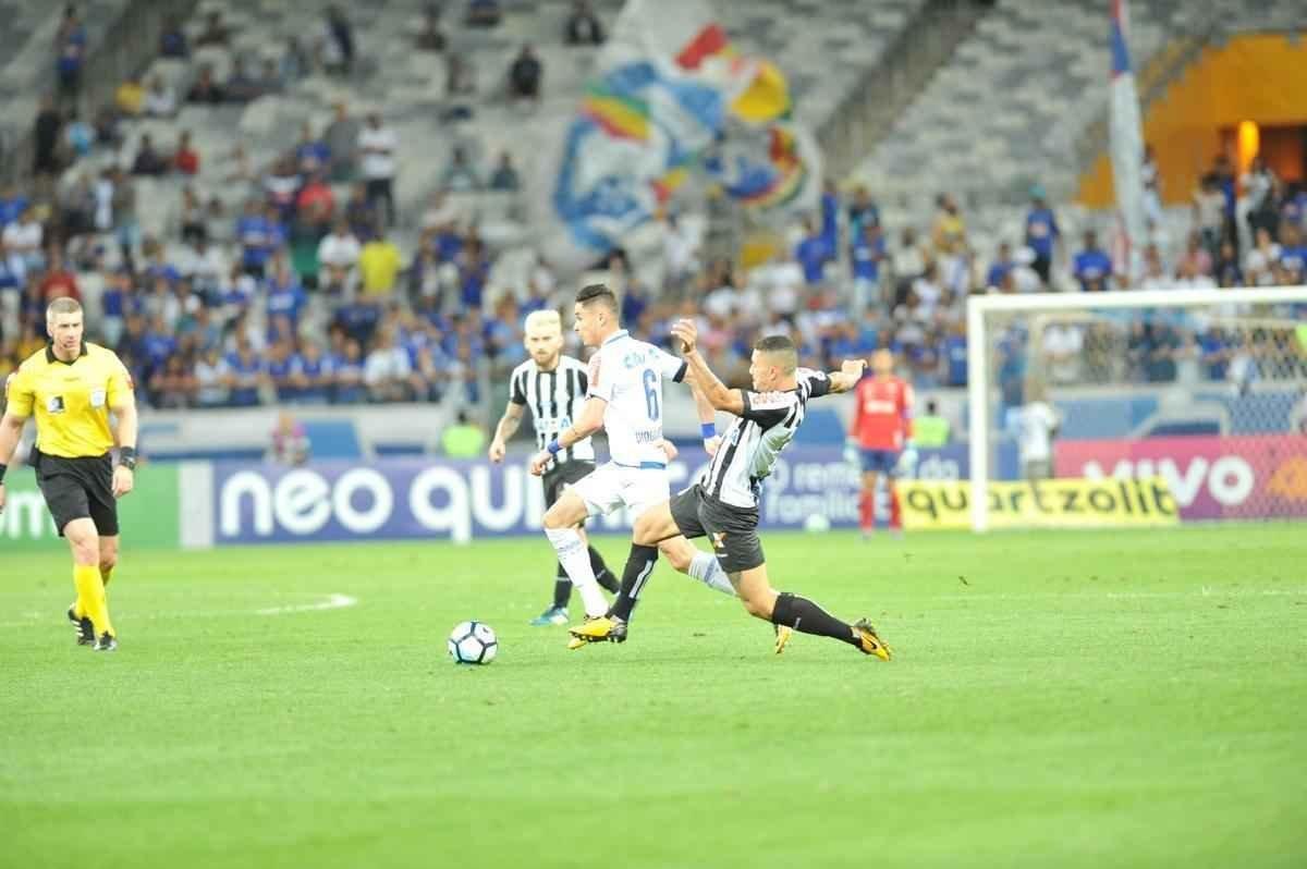 Imagens da torcida e da partida entre Cruzeiro e Santos, no Mineiro
