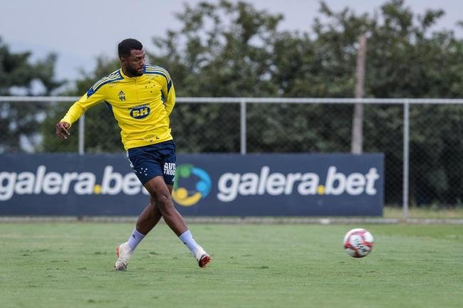Jogadores do Cruzeiro realizaram primeiro treino sob comando de Mozart nesta sexta-feira (11/06)