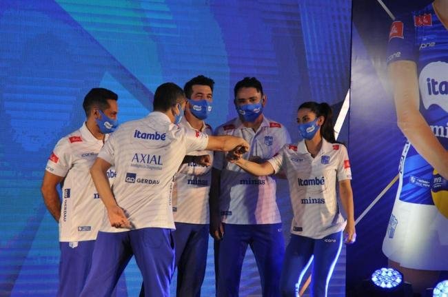 Time Feminino de V�lei do Minas foi apresentado nesta quarta-feira (11/10)