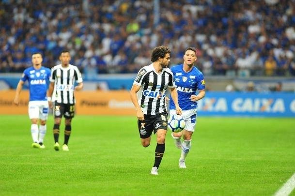 Fotos do primeiro tempo, no Mineiro; Thiago Neves abriu o placar para o Cruzeiro, e Gabriel Barbosa empatou para o Santos