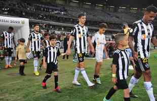 Mascotinhos do Atltico no jogo contra o Juventude, no Mineiro, pelo Campeonato Brasileiro de 2022