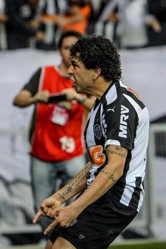 Recopa Sul-Americana 2014: Atltico 4 x 3 Lans - Com gol nos acrscimos, o Lans venceu o Galo por 3 a 2 no tempo normal e levou a deciso para a prorrogao (o time de Levir Culpi venceu o primeiro jogo, fora de casa, por 1 a 0). Nos 30 minutos finais, apareceu a estrela de Luan. Recuperado de grave leso que o tirou de campo no primeiro semestre, ele fez a jogada para o gol contra de Gustavo Gmez. No fim, virada do Atltico e mais um ttulo no Mineiro.