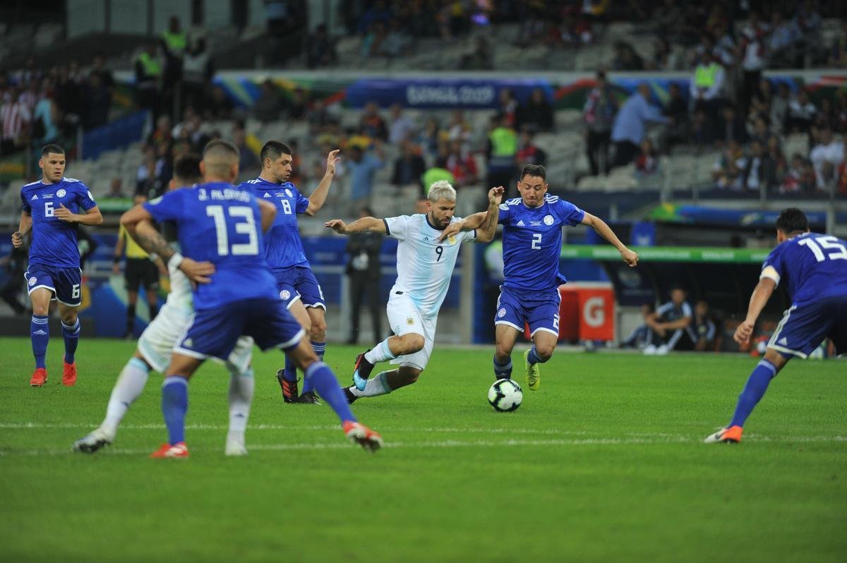 Fotos do duelo entre Argentina e Paraguai, no Mineiro, pela Copa Amrica