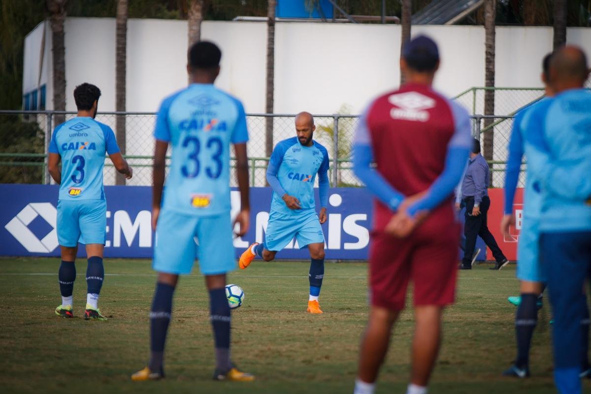 Cruzeiro encerrou preparao para jogo com Palmeiras em treino fechado na Toca da Raposa II