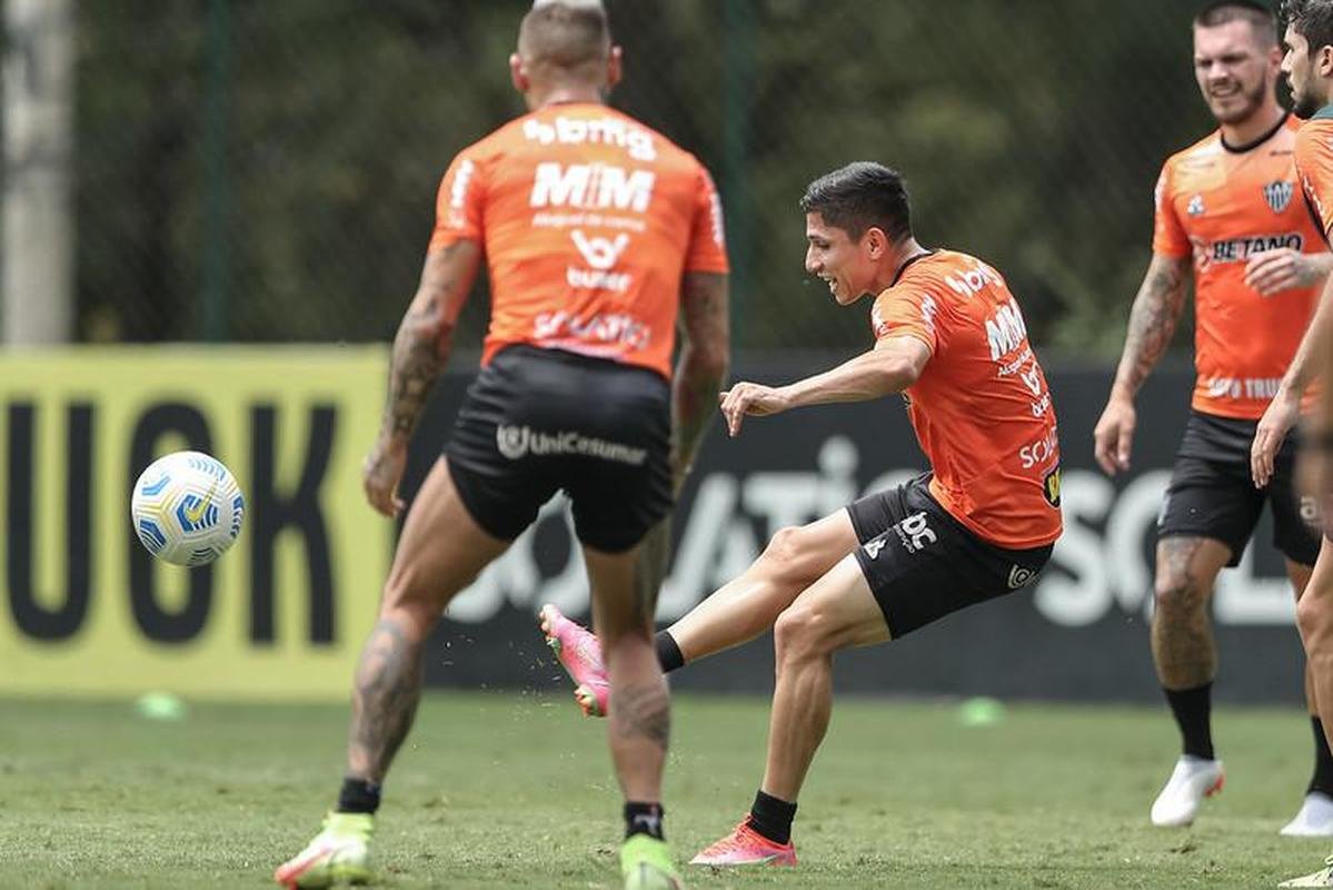 Galo treinou em preparao para o jogo contra o Fortaleza 