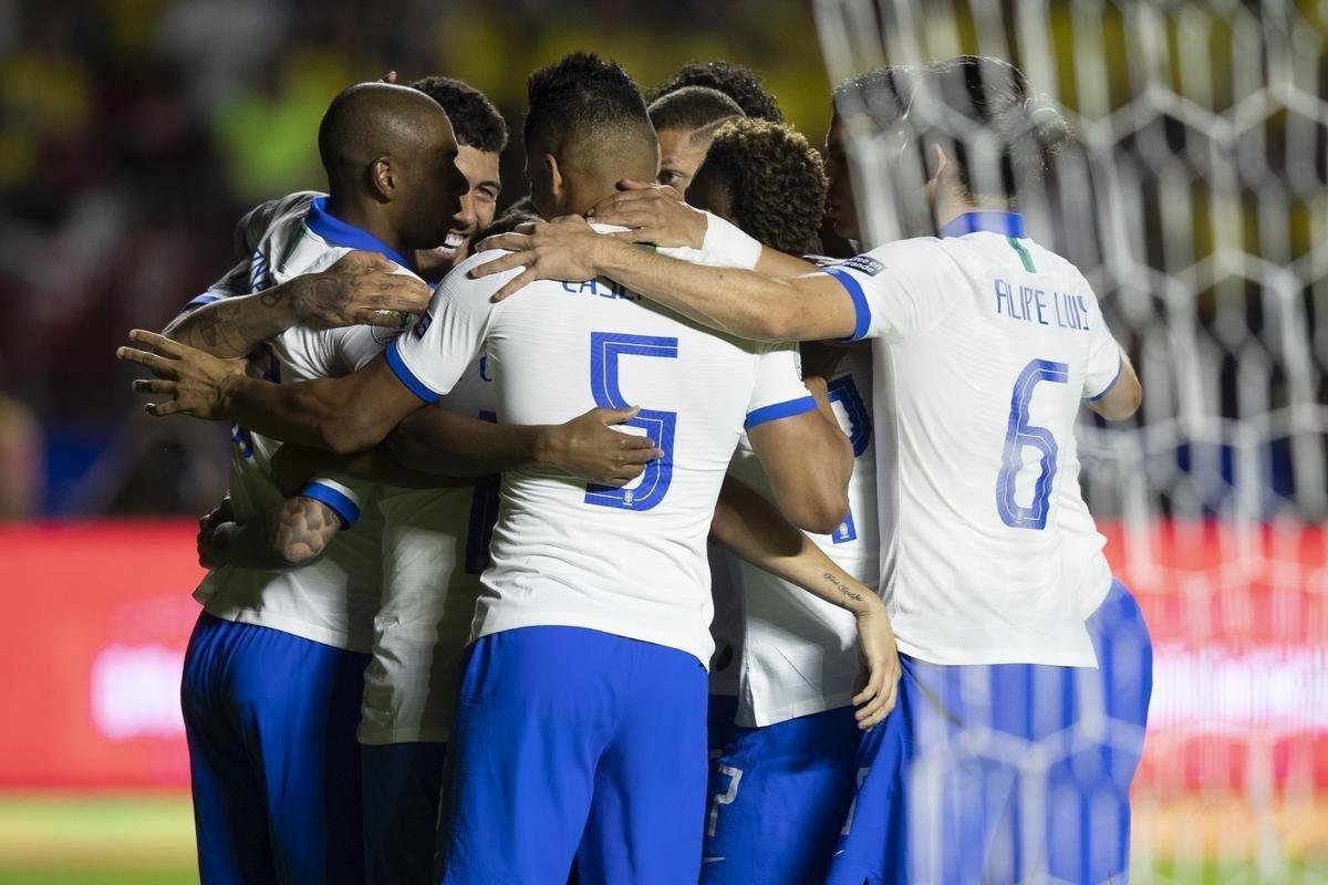 Seleo venceu com dois gols de Coutinho e um de Everton Cebolinha