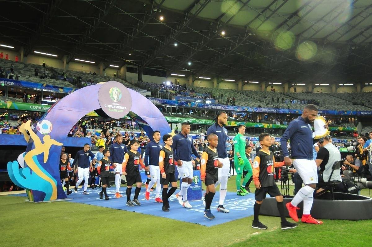 Fotos de Uruguai x Equador, no Mineiro