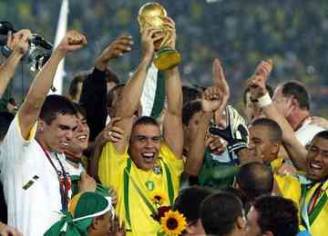Seleção Brasileira é a única a deter cinco títulos de Copa do Mundo da história. Em 2002, conquistou a taça pela última vez, com o grupo comandado por Felipão