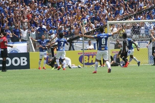 Fred abriu o placar para o Cruzeiro aos 15 minutos do segundo tempo em cobrana de pnalti