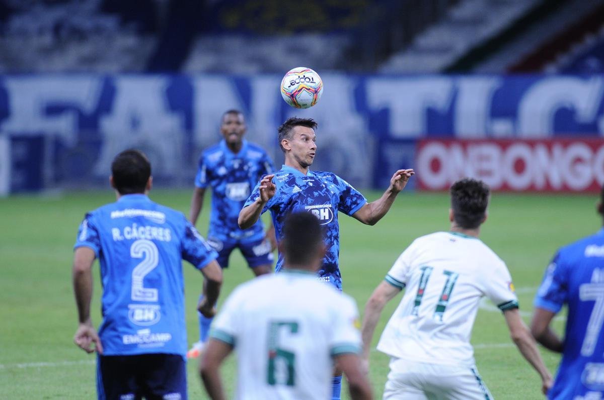 Fotos do duelo entre Cruzeiro e Amrica, pela Srie B, no Mineiro