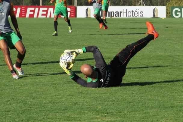 Fotos do treino do Amrica, nesta quarta-feira, no CT Lanna Drumond. Atividade com bola fechou preparao do Coelho para o clssico contra o Cruzeiro, marcado para esta quinta, s 21h, no Independncia, pela 23 rodada do Campeonato Brasileiro