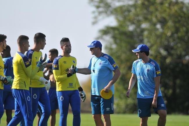 Rogrio Ceni concedeu entrevista coletiva e comandou o primeiro treinamento