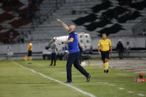 Equipes se enfrentaram no estdio do Arruda pela nona rodada da Srie C.