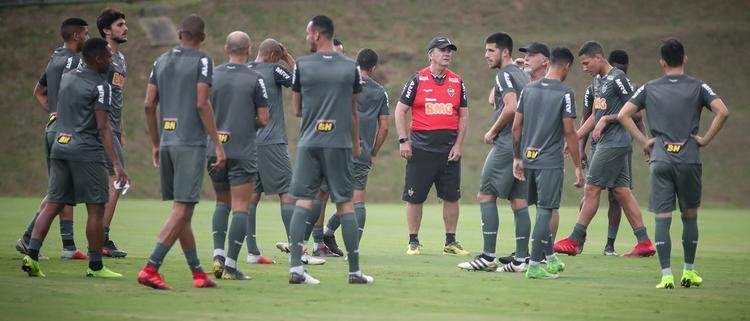 Em busca de reação na Libertadores, Atlético treinou na tarde deste domingo, na Cidade do Galo, antes de viagem para Montevidéu, local da partida contra Nacional