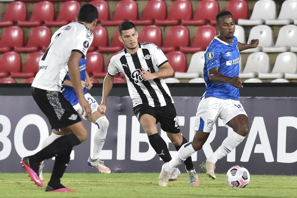 Rodrigo Bogarn, 23 anos, meia do Libertad, do Paraguai. J esteve na mira do Cruzeiro em 2017, quando atuava pelo Guaran, do Paraguai. Em trs temporadas pelo Libertad, soma 45 jogos e quatro gols. 