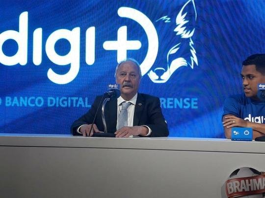 Pedro Rocha foi apresentado pelo Cruzeiro na tarde desta sexta-feira (05/04)