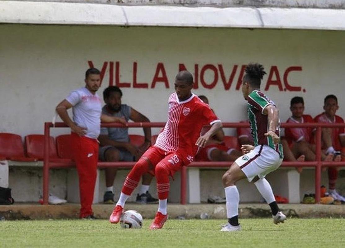 Alessandro Vincius - meia foi emprestado ao Villa Nova-MG