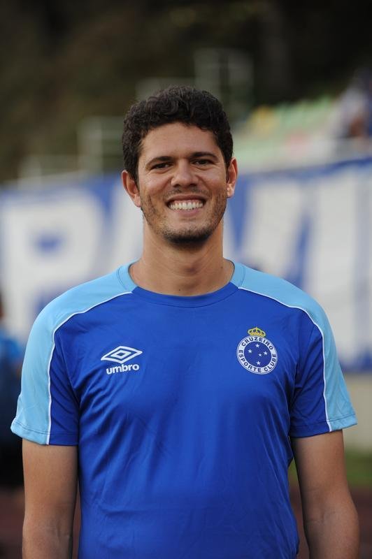 Cruzeiro apresentou jogadoras de seu time feminino na tarde desta quarta-feira (21/02). Na foto, o tcnico Hoffmann Tlio
