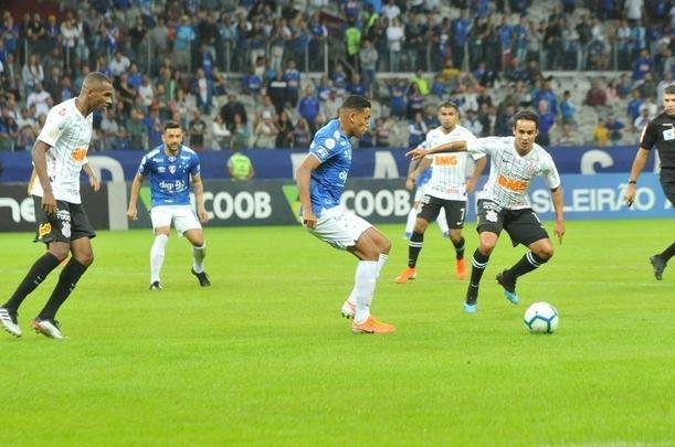 Fotos de Cruzeiro x Corinthians, no Mineiro, pela oitava rodada do Campeonato Brasileiro