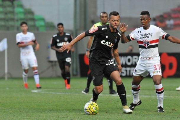 Gilberto marcou o gol da vitria de virada do So Paulo no Independncia