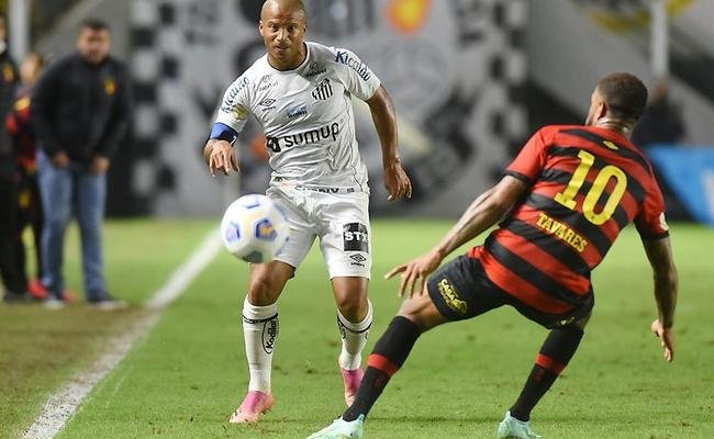 Santos teve o retorno do meia uruguaio S�nchez ao time titular, mas n�o saiu do zero em casa