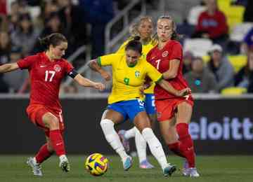 Brasil volta a campo na quarta (22), contra os Estados Unidos; para ter chance de título, Seleção precisa vencer as donas da casa