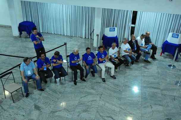 Wagner Pires de S venceu eleio com 235 votos e  o novo presidente do Cruzeiro. Ele comendar o clube no trinio 2018, 2019 e 2020. Srgio Santos Rodrigues, apoiado por Zez Perrella, ficou com 200 votos no pleito.