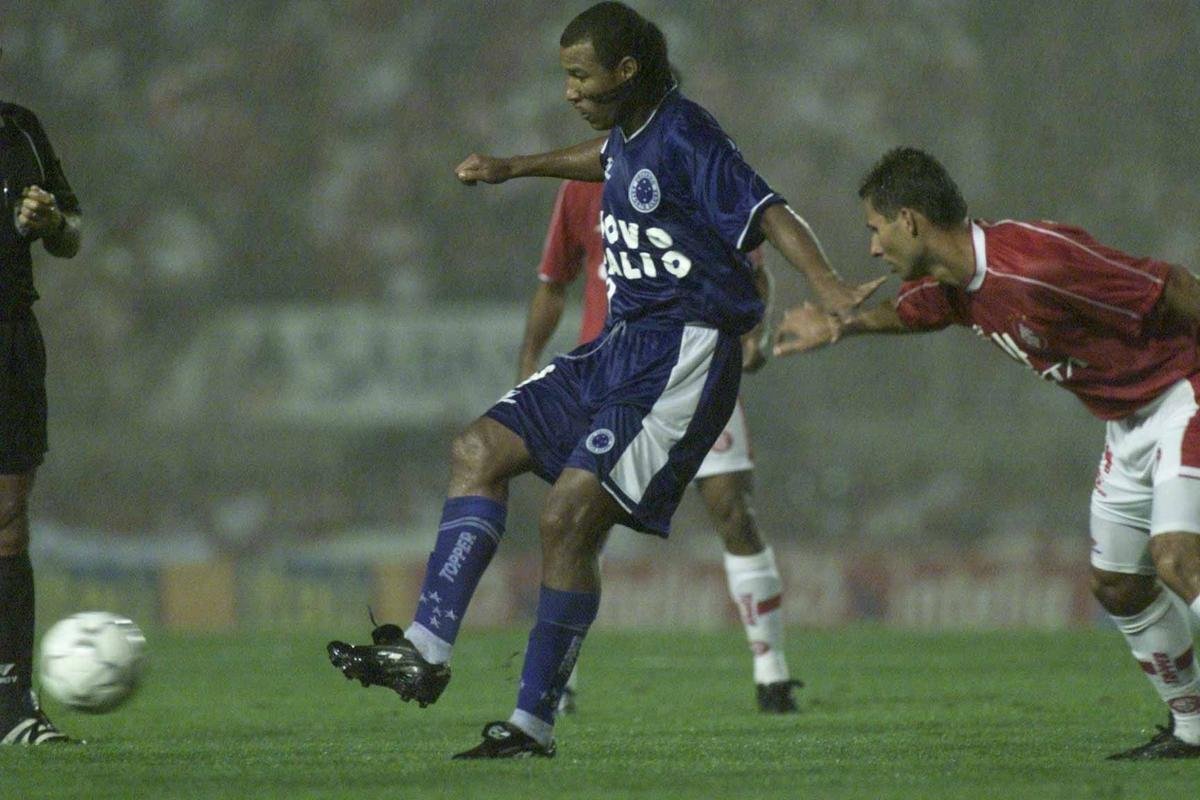 Osas era o centroavante titular na Copa Libertadores de 2001, da qual o Cruzeiro saiu invicto nas quartas de final ao perder nos pnaltis para o Palmeiras. O camisa 9 disputou nove partidas e marcou quatro gols. H de se ressaltar que no elenco havia mais dois atletas da posio: Marcelo Ramos (3 gols) e Alessandro (4 gols). A artilharia, contudo, ficou com o meia Geovanni, que balanou as redes sete vezes.