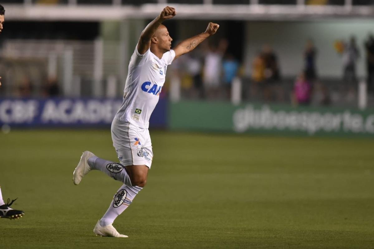 Na Vila Belmiro, Atltico  derrotado pelo Santos por 3 a 2, pela 37 rodada do Campeonato Brasileiro 