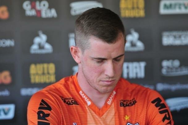 Imagens do pronunciamento do ex-volante Adilson