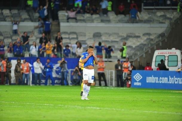 Fbio foi decisivo nos pnaltis, fez trs defesas e colocou o Cruzeiro nas semifinais da Copa do Brasil