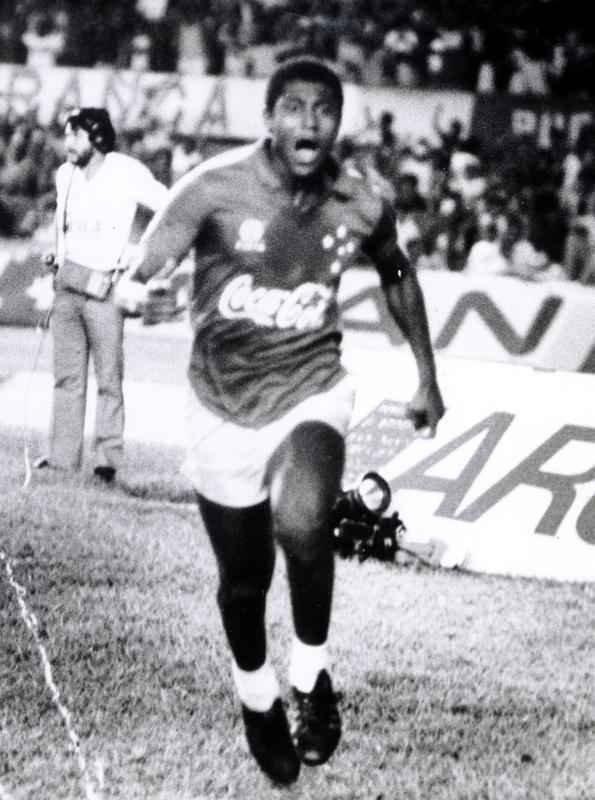 1990 - Supercopa da Libertadores - Cruzeiro foi eliminado na primeira fase ao ser derrotado pelo Racing.