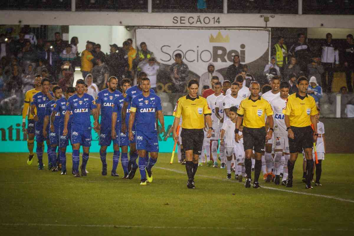 Fotos do jogo entre Santos e Cruzeiro, na Vila Belmiro, pelas quartas de final da Copa do Brasil