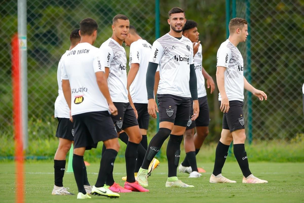 Veja fotos do treino do Atltico