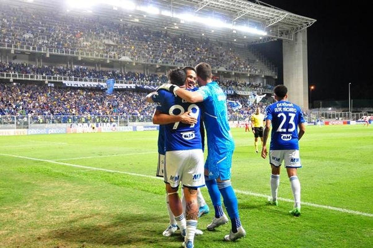 O Cruzeiro goleou o Nutico por 4 a 0 no Independncia, em Belo Horizonte, na 26 rodada da Srie B