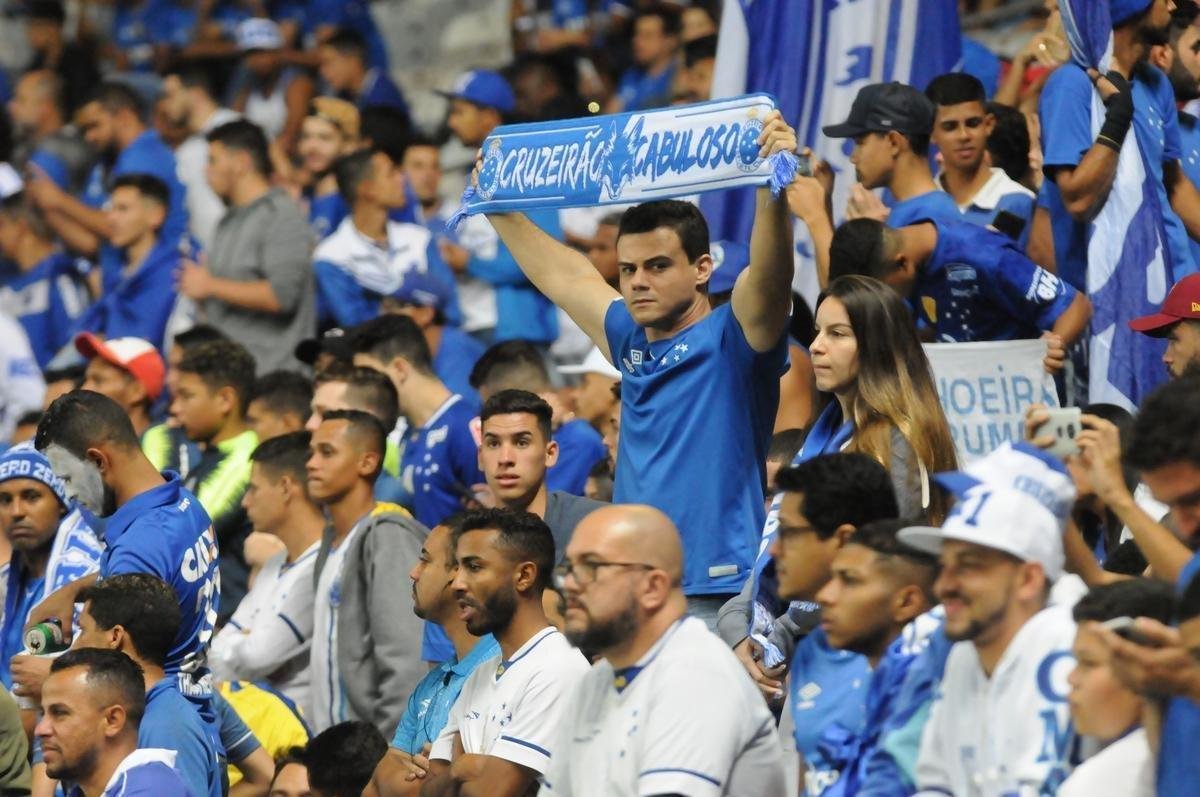Fotos da torcida cruzeirense, no Mineiro, na partida contra o Inter, pela semifinal da Copa do Brasil