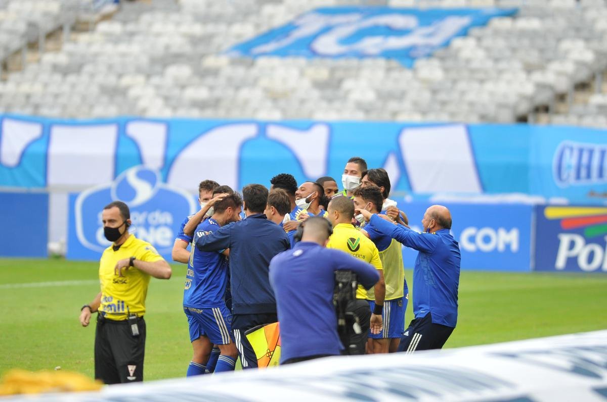 Fotos do clssico de ida da semifinal do Campeonato Mineiro, entre Cruzeiro e Amrica, no Mineiro, em Belo Horizonte