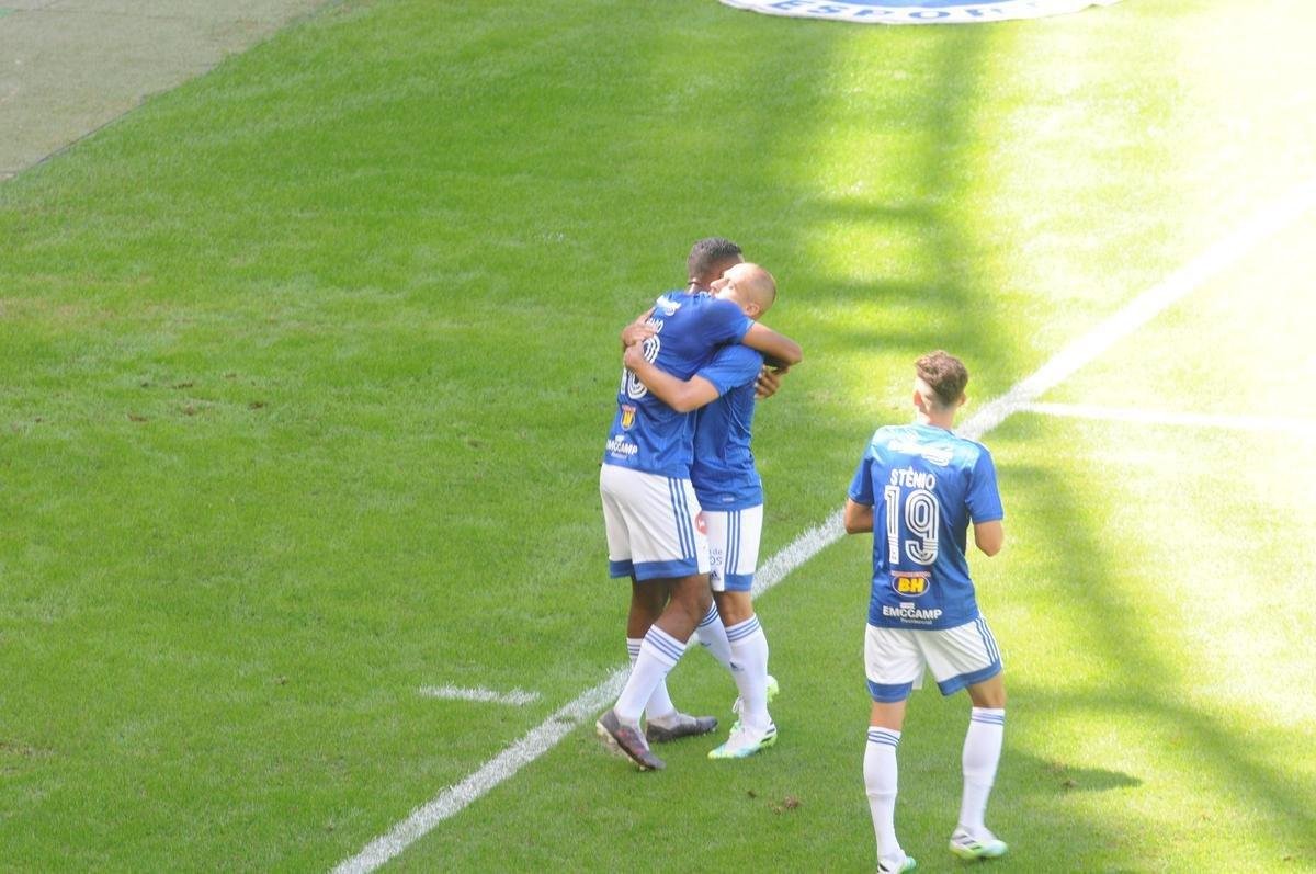 Na retomada do Campeonato Mineiro, Cruzeiro e URT se enfrentaram no Mineiro