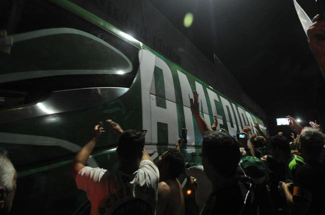 Chegada da torcida do Amrica ao Independncia para o jogo contra o Barcelona de Guayaquil pela terceira fase da Copa Libertadores de 2022