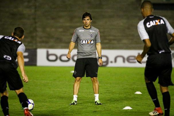 Jogadores trabalharam com bola no Almeidão, em João Pessoa, local da partida desta quarta, às 21h45, contra o Botafogo-PB, pela segunda fase da Copa do Brasil. Houve treinamento de pênaltis