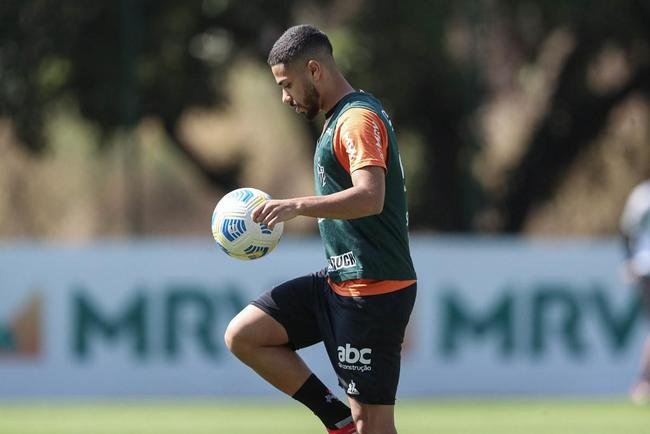 Calebe - O meio-campista entrou bem nas ltimas vezes que saiu do banco de reservas. Pode atuar tanto centralizado como pelo lado esquerdo, sendo uma opo para Cuca armar a equipe contra o Bahia.