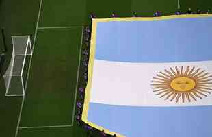 Entrada de Argentina e Frana no campo do Estdio Icnico de Lusail para a final da Copa do Mundo foi um espetculo  parte. Veja fotos do show de fogos, de luzes e da execuo dos hinos nacionais dos dois pases