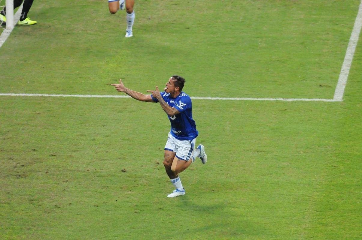Fotos do jogo entre Cruzeiro e CRB, no Mineiro, em Belo Horizonte, pela 11 rodada da Srie B do Brasileiro