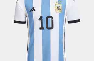A tradicional camisa I 'albiceleste' da Argentina para a Copa do Mundo do Catar foi produzida pela Adidas