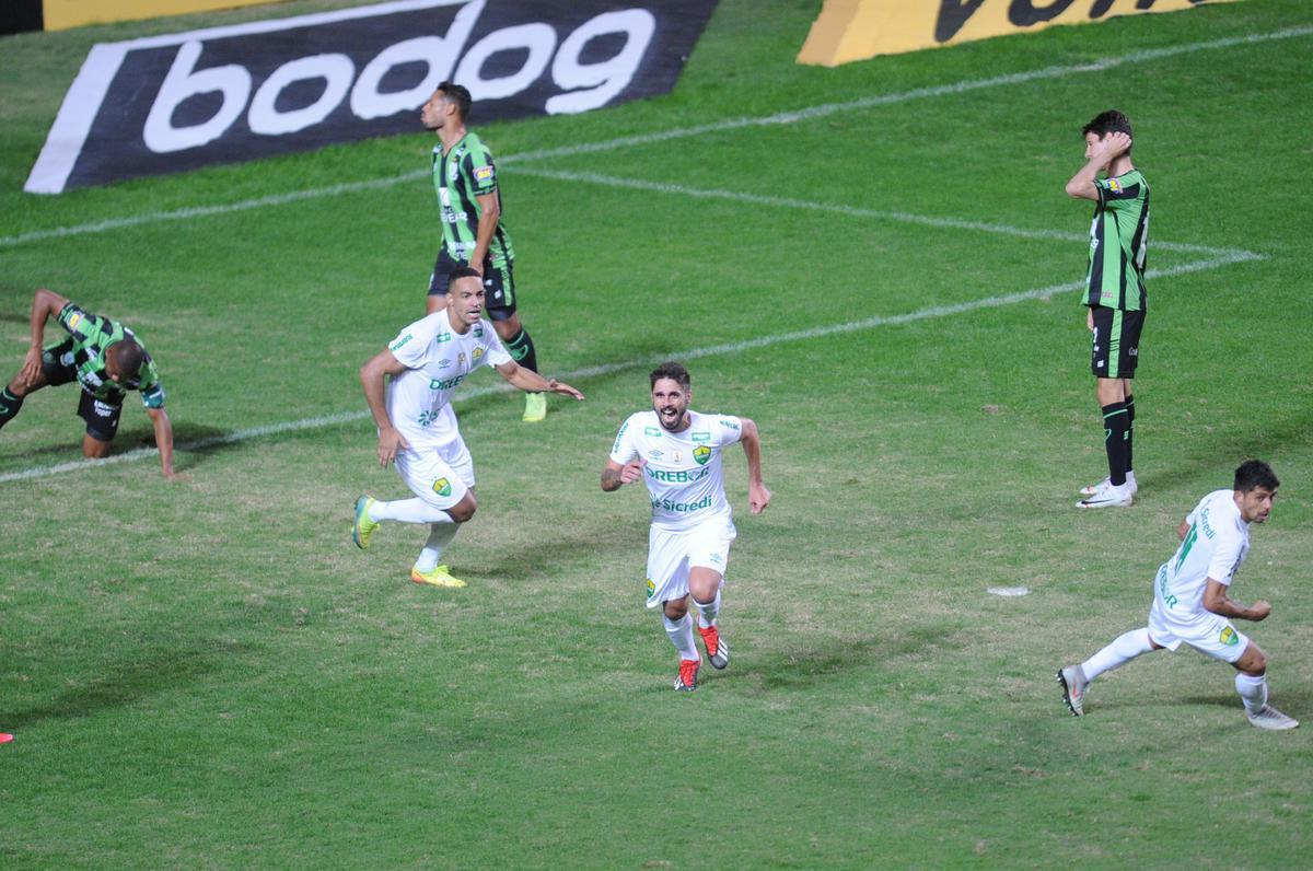 Fotos do jogo entre Amrica e Cuiab, no Independncia, em Belo Horizonte, pela segunda da Srie B do Brasileiro