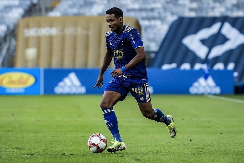 
Airton - O jovem atacante de 22 anos  titular do tcnico Felipe Conceio. Neste incio de ano, participou de 13 jogos e marcou um gol, na vitria sobre o Atltico, no dia 11 de abril, pelo Campeonato Mineiro. Deu uma assistncia na temporada.
