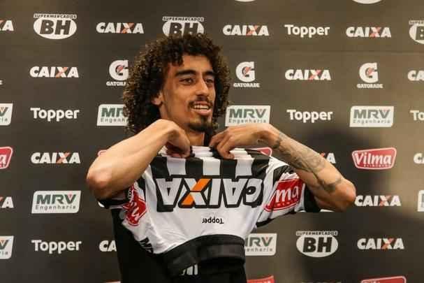 Imagens da apresentação de Valdívia no Atlético